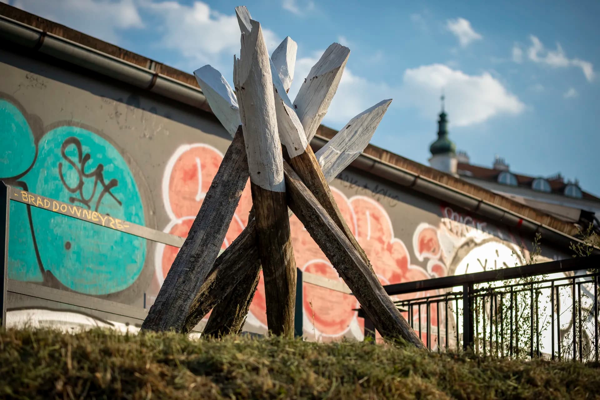 Dřevěná květina – protitankový zátaras